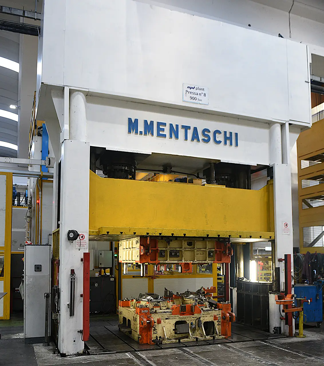 Mentaschi Hydraulic 900 ton